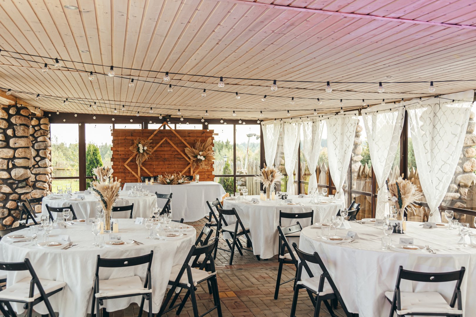 500-guest capacity banquet lawn